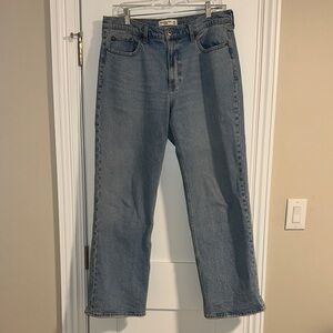 Abercrombie & Fitch Classic Light Wash Blue Denim Jeans Low Rise Baggy Size 30R